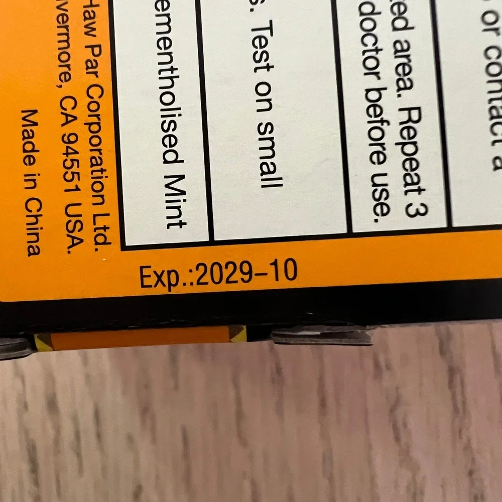 Tiger Balm Ultra Strength Pain Relieving Ointment 0.35 oz 10g Exp‎ 2029-10 3PK